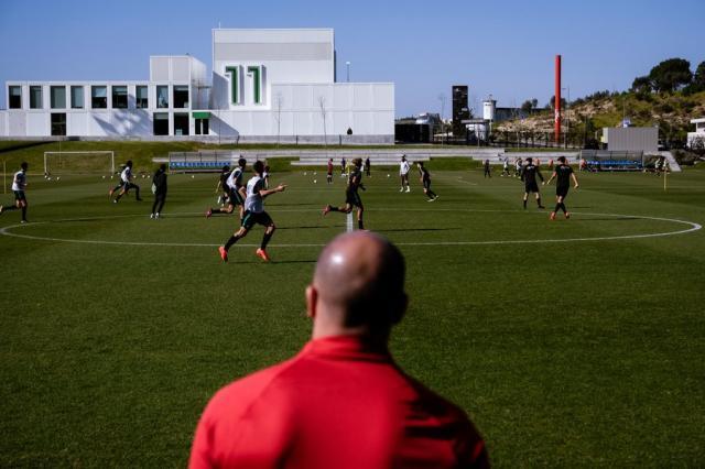 亨利与马丁内斯分手 前国门里卡多进五盾教练组